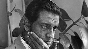 সত্যজিতের চিত্রনাট্যে স্পিলবার্গের ই.টি. তৈরির অভিযোগ: বিতর্ক চলমান