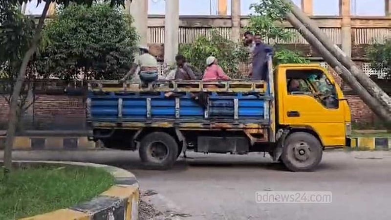 সাভার ট্যানারিতে ঈদের দিন ঢুকেছে ৩৪১ ট্রাক চামড়া
