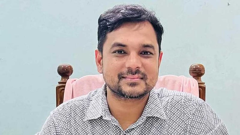 সাভারের সাব-রেজিস্ট্রারকে প্রত্যাহার, বিভাগীয় মামলা
