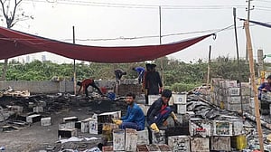 সাভারে অবৈধ সিসা কারখানার বিষাক্ত ধোঁয়ায় বিপন্ন জনস্বাস্থ্য, ঝুঁকিতে শিশুরা