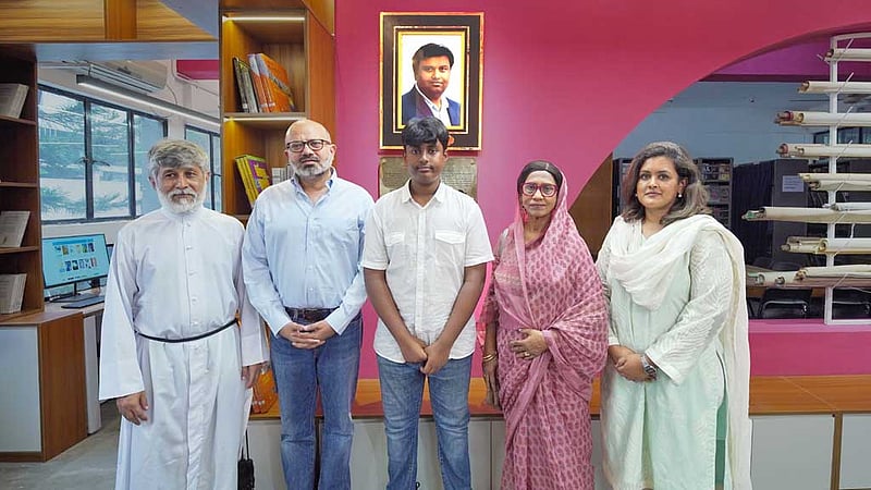 সেন্ট যোসেফের লাইব্রেরি আধুনিকায়ন করল বিকাশ