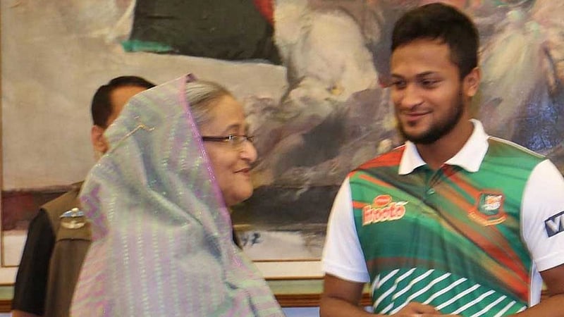 আওয়ামী লীগেই প্রতিজ্ঞাবদ্ধ সাকিব, ‘পল্টি দেওয়ার অভ্যাস নেই’