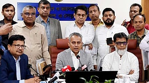 ঈদযাত্রায় নৌকা ও স্পিডবোট থেকে যাত্রী লঞ্চে উঠতে পারবে না: নৌপরিবহন মন্ত্রী