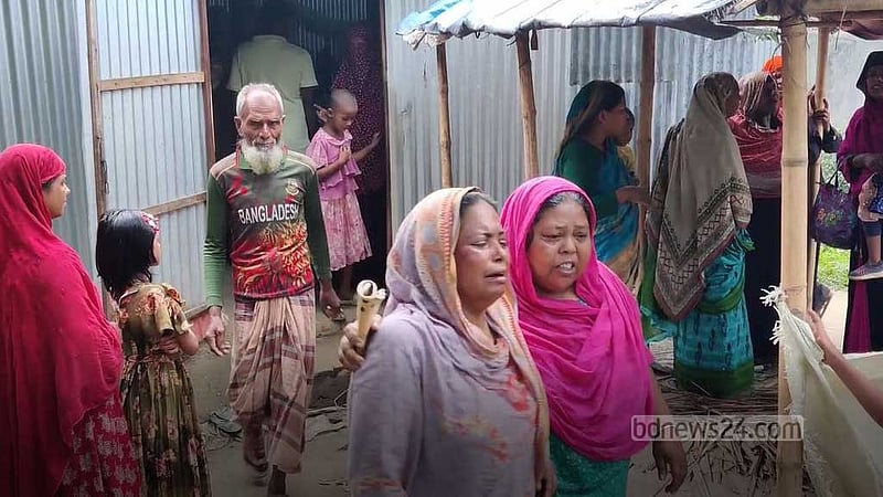 সিরাজগঞ্জে সিঁধ কেটে ঘরে ঢুকে বৃদ্ধকে কুপিয়ে হত্যা, আহত স্ত্রী