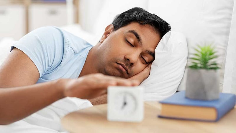 বেশি ঘুম মানেই বেশি বিশ্রাম নয়, বরং বিপদ