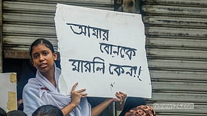 ‘স্কুলের চাপে’ ছাত্রীর ‘আত্মহত্যা’, শিক্ষার্থীদের বিক্ষোভ