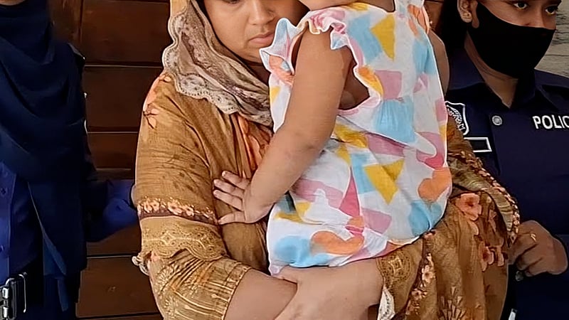 আড়াই বছরের মেয়েকে নির্যাতনের অভিযোগে কারাগারে মা, ‍শিশু দাদার জিম্মায়
