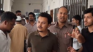 টিএসসিতে মিছিল থেকে গ্রেপ্তার ছাত্রলীগ নেতাসহ দুইজন রিমান্ডে