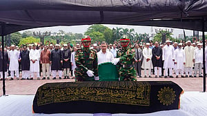 সাবেক স্বাস্থ্য প্রতিমন্ত্রী সিনহাকে সংসদ প্রাঙ্গণে শেষ বিদায়