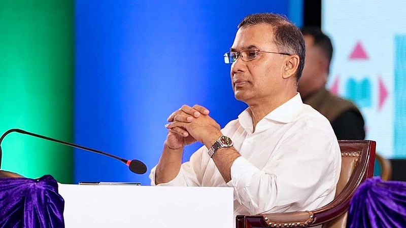 নির্ভয়ে নিরপেক্ষভাবে কাজ করুন, বিভাগীয় কমিশনার ও ডিসিদের বললেন প্রধানমন্ত্রী