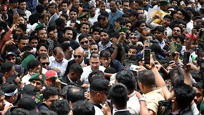 ঢাকা বিশ্ববিদ্যালয়ে প্রধানমন্ত্রী, সিনেট ভবন থেকে হেঁটেই গেলেন শিক্ষার্থীদের সভায়