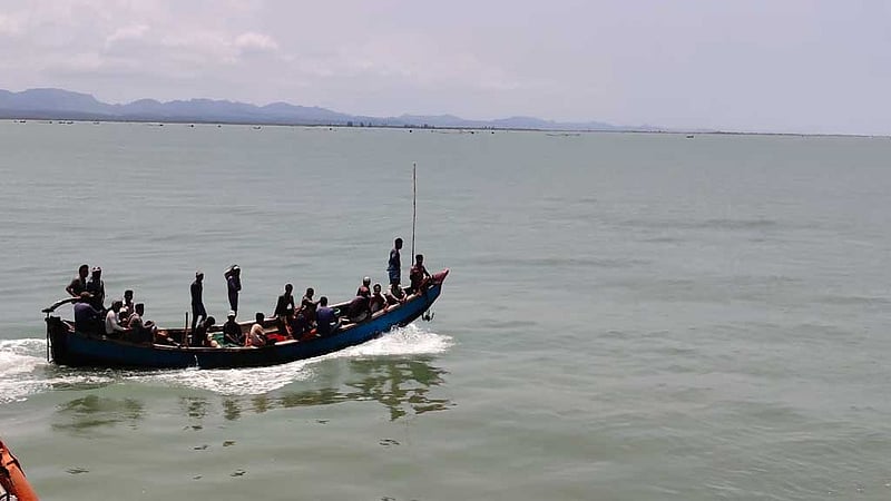 নাফ নদী থেকে নৌকাসহ আরও ৩ জেলে ধরে নিয়ে যাওয়ার খবর