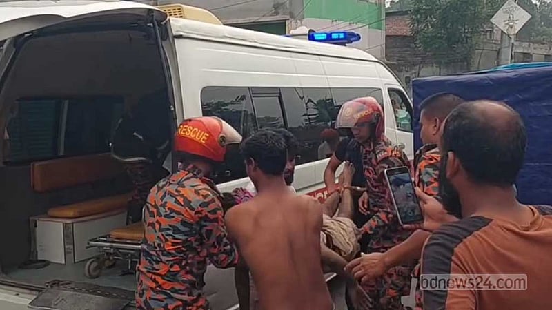 ঠাকুরগাঁওয়ে মোটরসাইকেল নিয়ন্ত্রণ হারিয়ে নিহত ২ বন্ধু