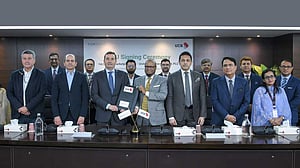 কার্বনমুক্ত কারখানা গড়তে ইউসিবি ও আইভি ডিকার্বের চুক্তি সই