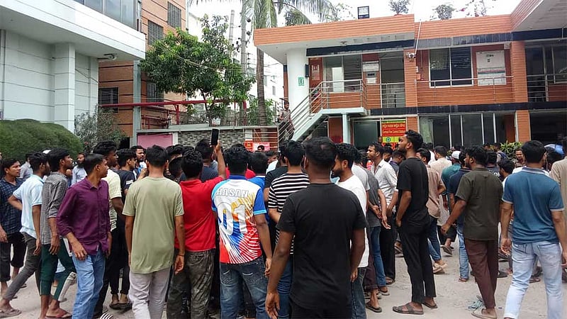 নারায়ণগঞ্জে পোশাক কারখানার স্টোররুমে কর্মকর্তার ঝুলন্ত লাশ