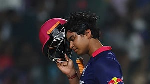 আভিশেককে ছাড়িয়ে গেইলের কাছে সুরিয়াভানশি