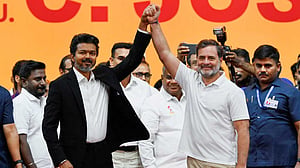 তামিলনাড়ুর মুখ্যমন্ত্রী হলেন বিজয়, শপথের মঞ্চে রাহুল গান্ধী