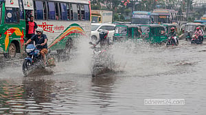 রাজধানীতে অল্প সময়ের বৃষ্টিতে জলজট