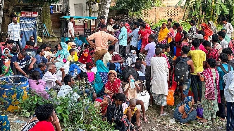 সীমান্তে ভিড়, ‘অবৈধদের’ বাংলাদেশে পাঠানোর আগে নথি যাচাই করবে ভারত