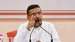 অনুমতি ছাড়া সংবাদমাধ্যমে মন্তব্য, তথ্য নয়: সরকারি কর্মীদের প্রতি নির্দেশ পশ্চিমবঙ্গে