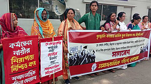 গৃহিণীদের কাজের ‘মূল্য’ নির্ধারণের দাবি নারী নেতাদের