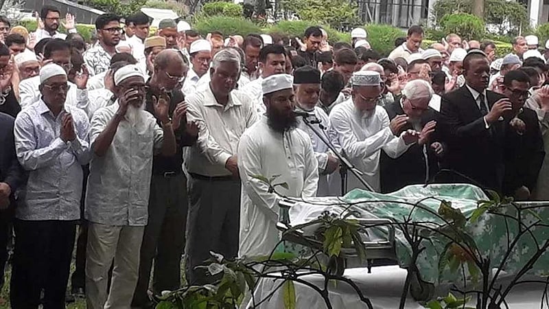 সুপ্রিম কোর্ট প্রাঙ্গণে ইউসুফ হোসেন হুমায়ুনের জানাজা