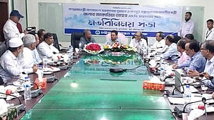 চট্টগ্রামে ছোটখাটো বাধার কারণে মেগা প্রকল্পের সুফল মিলছে না: গণপূর্তমন্ত্রী