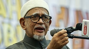 মালয়েশিয়ার সরকার পতনে ইসলামপন্থিদের ‘সহায়তার প্রস্তাব দিয়েছিল বিদেশি শক্তি’
