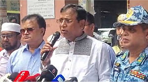 জিরো পয়েন্ট থেকে সদরঘাট পর্যন্ত সড়ক হকারমুক্ত রাখা হবে: ডিএসসিসি প্রশাসক