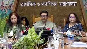 আগে ১৪ হাজার শিক্ষকের ‘পদায়ন’, পরে প্রাথমিক শিক্ষকদের ‘বদলি’