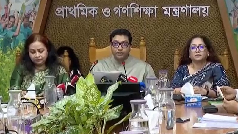 আগে ১৪ হাজার শিক্ষকের ‘পদায়ন’, পরে প্রাথমিক শিক্ষকদের ‘বদলি’