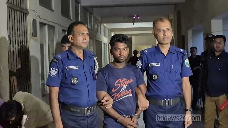 চলন্ত ট্রেনে নারী ‘ধর্ষণ’: ৪ পুলিশ সদস্য প্রত্যাহার
