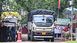ভারতীয় ব্যবসায়ীদের ধর্মঘট প্রত্যাহার: হিলি দিয়ে পণ্য আমদানি-রপ্তানি শুরু