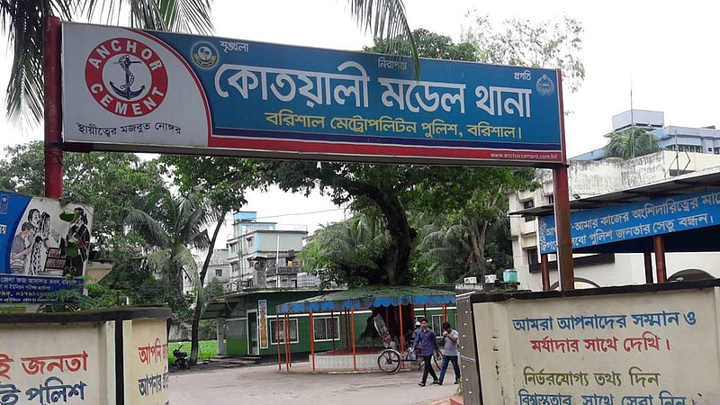বরিশালে ময়লার স্তূপে পড়েছিল কাচের বয়ামে রাখা দুটি ভ্রূণ