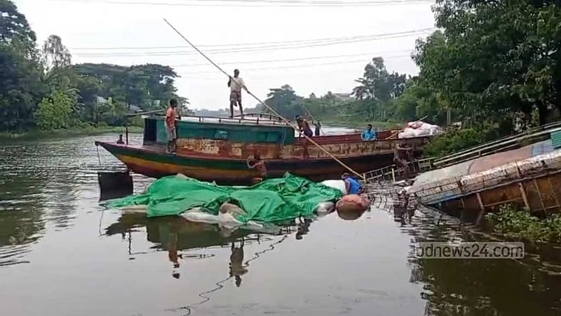 ব্রাহ্মণবাড়িয়ায় কোটি টাকার মালামাল নিয়ে তিতাসে নৌকাডুবি