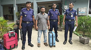 আখাউড়া ইমিগ্রেশনে দুই হত্যা মামলার আসামি গ্রেপ্তার