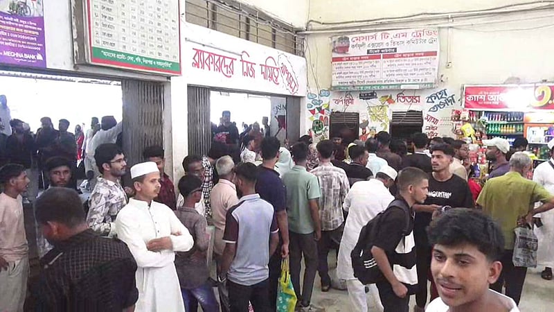 ফোন না ধরায় টিকিট কাউন্টারে গিয়ে মারধরের অভিযোগ যুবদল নেতার বিরুদ্ধে