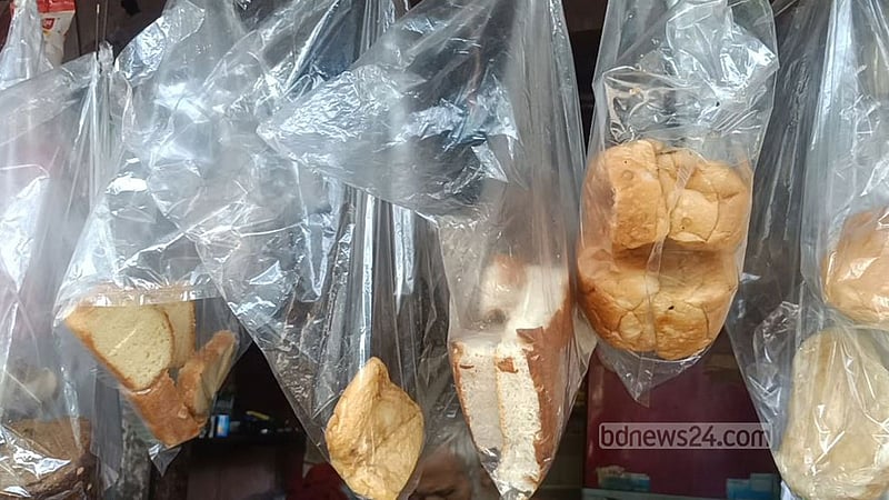 ময়দা-চিনির চাপে বাড়ছে রুটির দাম, বিপাকে কম আয়ের মানুষ