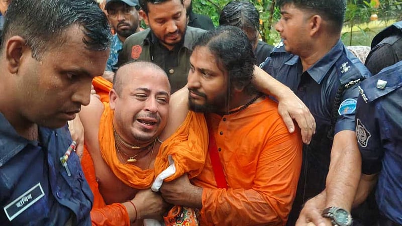 মায়ের শেষকৃত্যে অংশ নিয়ে আবার কারাগারে চিন্ময়