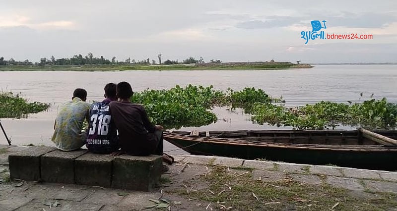 পানি বাড়লে স্কুলে যেতে পারে না তিস্তাপাড়ের শিশুরা