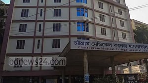 চট্টগ্রামে নিজ বাসা থেকে ১ জনের রক্তাক্ত লাশ উদ্ধার