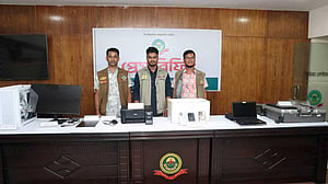 চট্টগ্রামে বিদেশি গ্রেপ্তার: ‘অনলাইন প্রতারণার’ ফাঁদ’ তৈরি করছিলেন তারা, বলছে পুলিশ