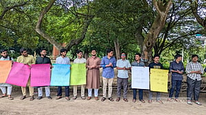 সরকারি চাকরিতে মৌখিক পরীক্ষার নম্বর বৃদ্ধির প্রতিবাদ চাকসুর