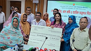 ধামরাইয়ের বেদেপল্লির ৪০ পরিবার পেল খাস জমি