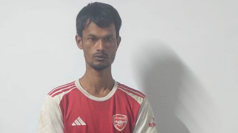 চট্টগ্রাম বিশ্ববিদ্যালয়ে ছাত্রীকে উত্ত্যক্ত করার অভিযোগে বহিরাগত আটক