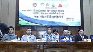 হোল্ডিং ট্যাক্স ও ট্রেড লাইসেন্স ফি সংগ্রহে ৫ ব্যাংকের সঙ্গে ডিএসসিসির চুক্তি