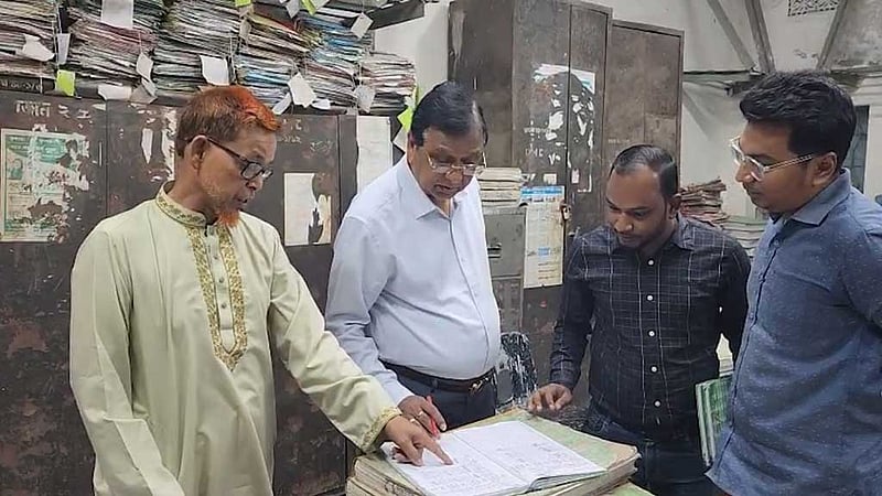 ডিএসসিসির আঞ্চলিক কার্যালয়ে প্রশাসকের ঝটিকা সফর, ২৫ শতাংশ কর্মী অনুপস্থিত