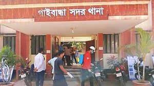 গাইবান্ধায় স্কুলছাত্রীর লাশ উদ্ধার, পরিবার বলছে ‘মোবাইল না পেয়ে আত্মহত্যা’