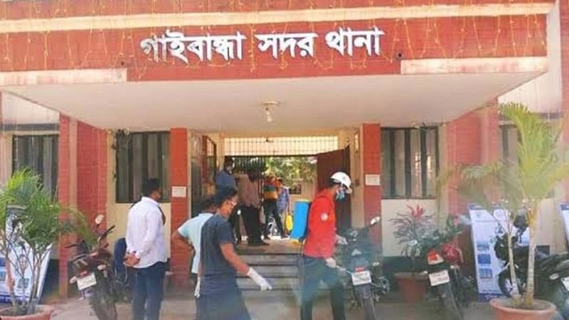 গাইবান্ধায় স্কুলছাত্রীর লাশ উদ্ধার, পরিবার বলছে ‘মোবাইল না পেয়ে আত্মহত্যা’