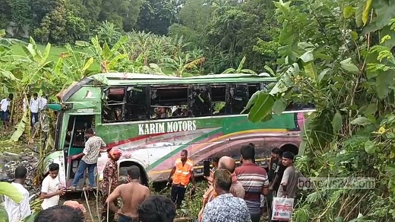 গোপালগঞ্জে বাস খাদে পড়ে নিহত ৩